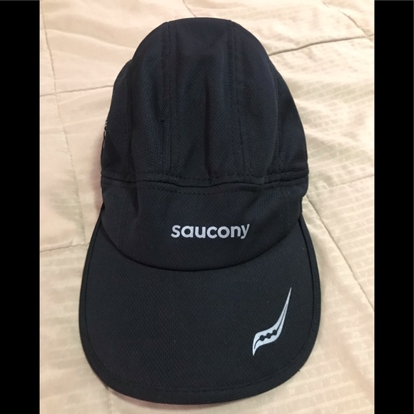 saucony hat